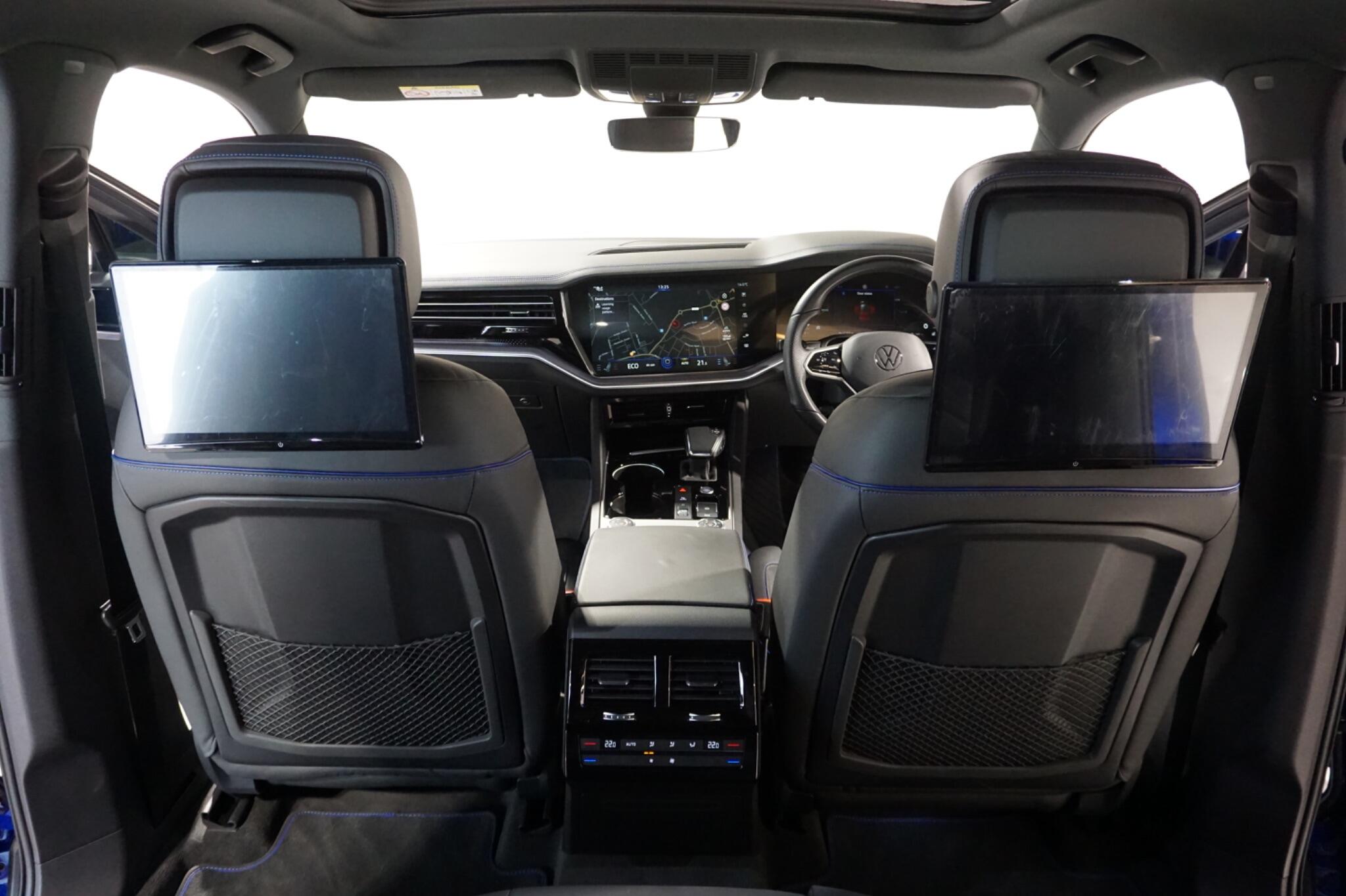 Volkswagen Touareg 3.0 V6 TSI eHybrid 14.3kWh R SUV 5dr Petrol Plug-in Hybrid Tiptronic 4Motion Euro 6 (s/s) (462 ps)